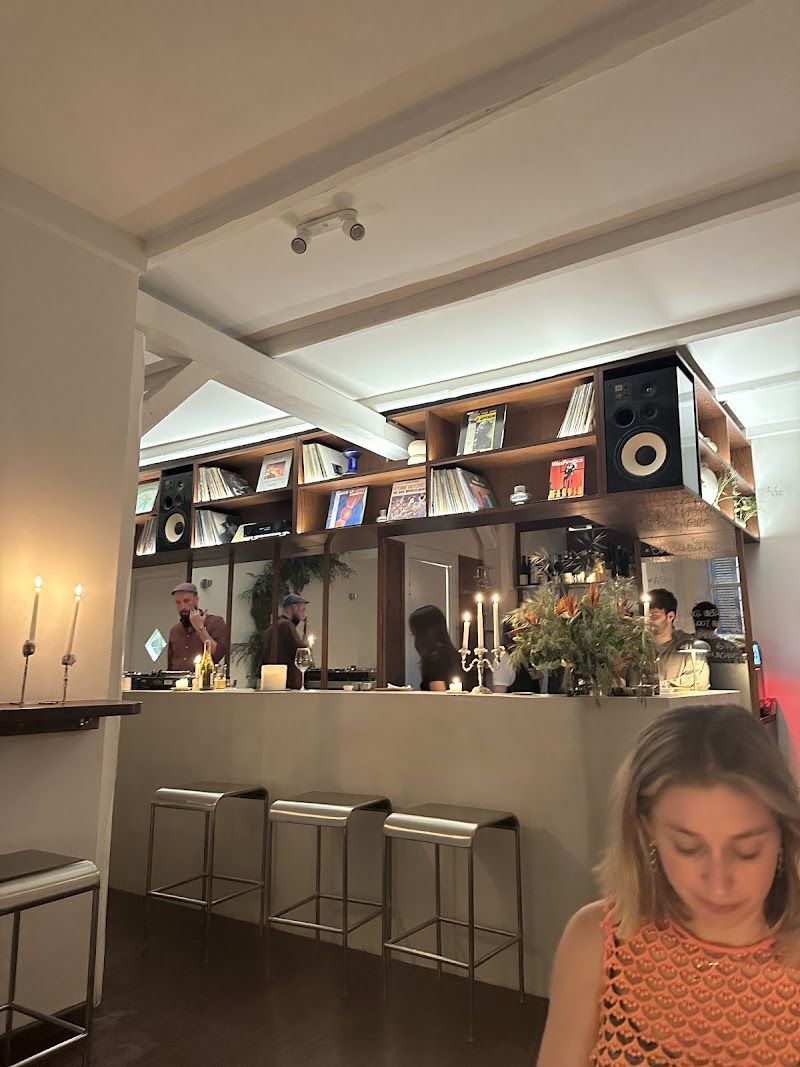 33 giri listening bar / Rome