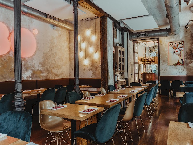 80 Grados / Madrid Place mentioned in saved reels