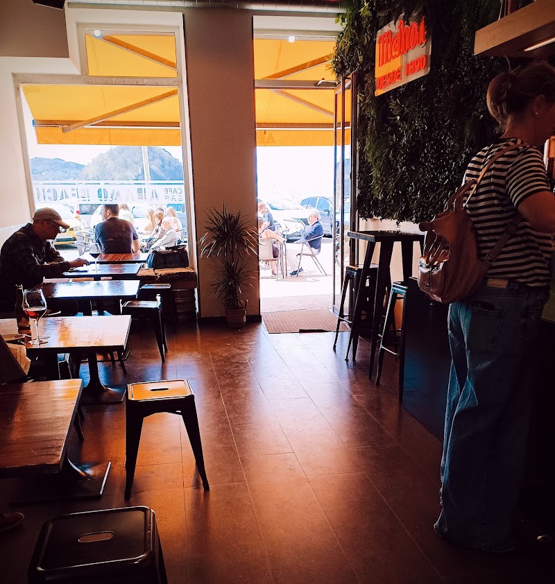 Adamo Beach / San Sebastián