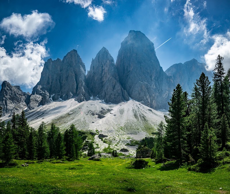 Adolf Munkel Trail / Dolomites Place mentioned in saved reels