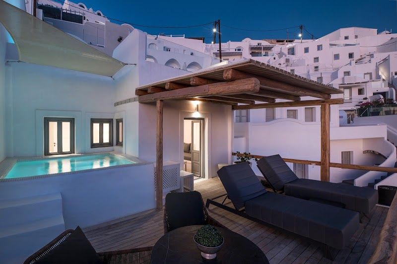 Aqua Luxury Suites / Santorini