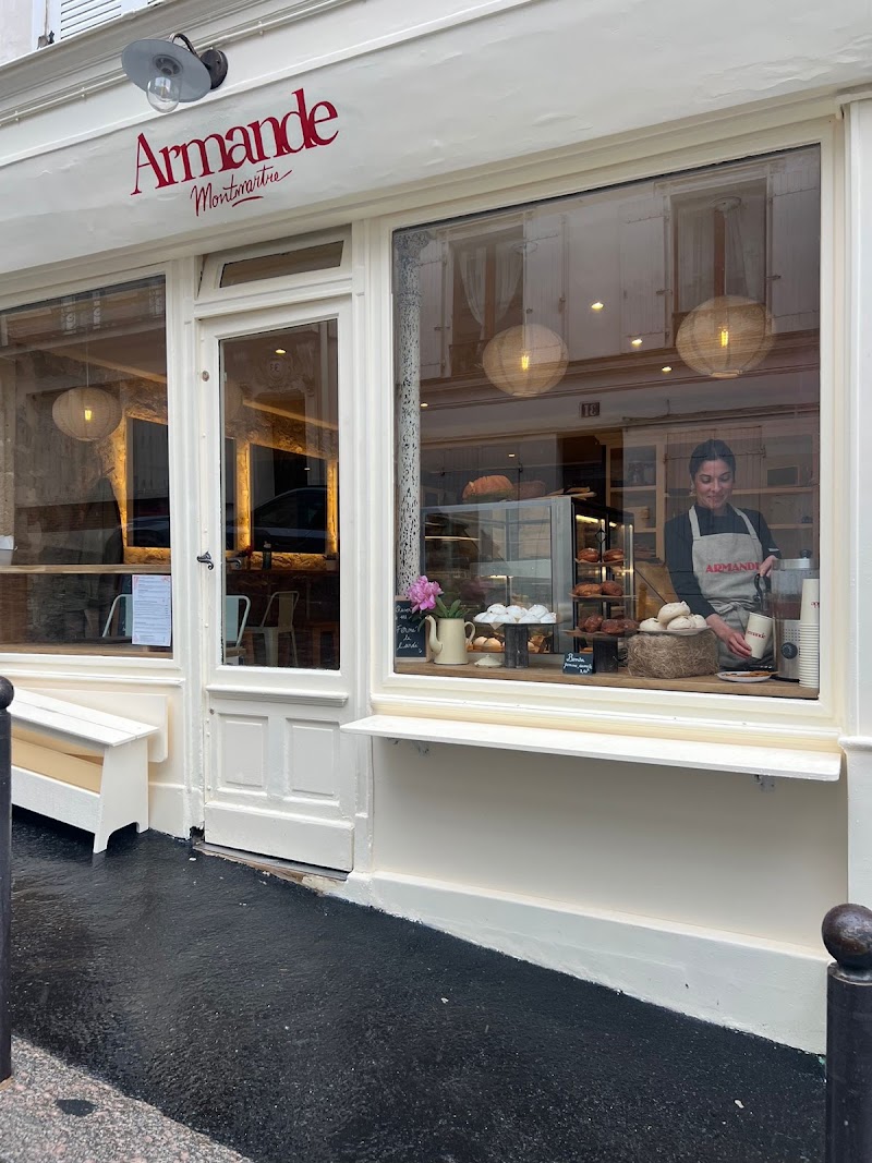 Armande Montmartre / 18th arrondissement