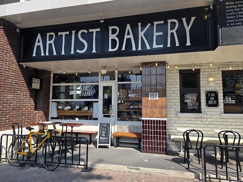Artist Bakery / Anguk