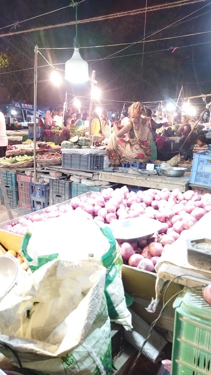 Badi Sabji Mandi Chowk / Moti Bazar Place mentioned in saved reels