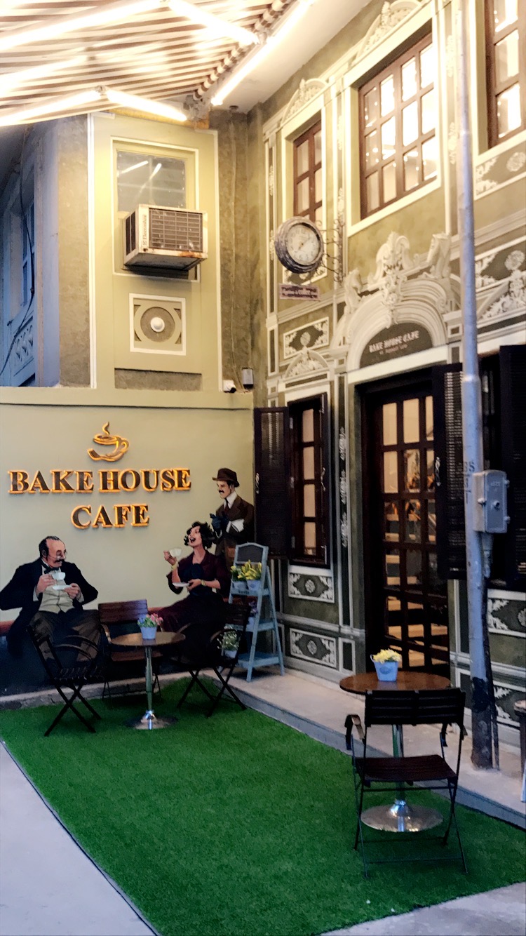 Bake House Cafe / Kalaghoda