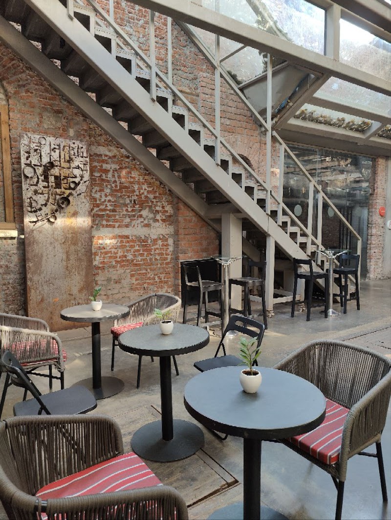 Banyan Tree Cafe / Fort, Mumbai