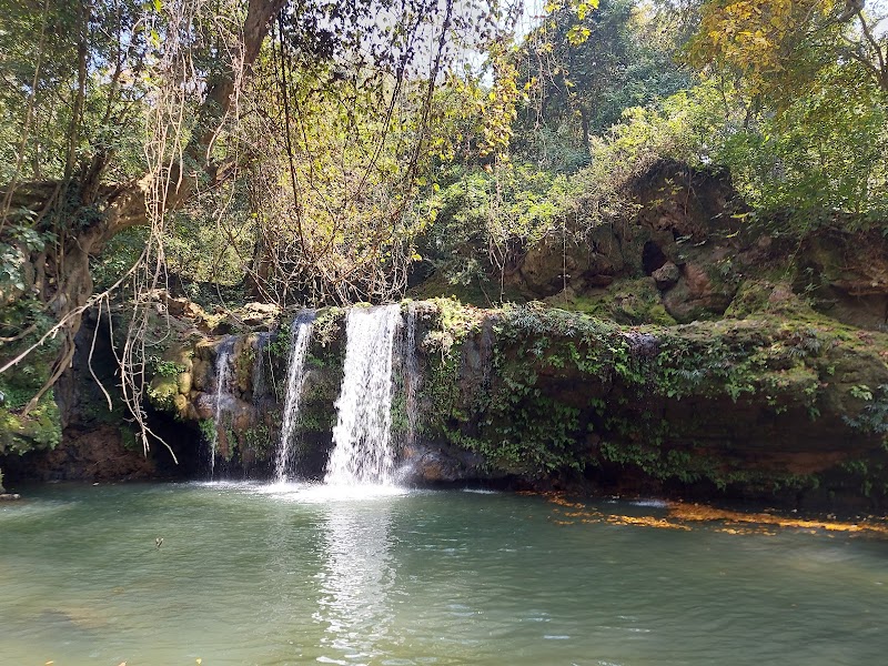 Barati Rau Waterfall / Ramnagar