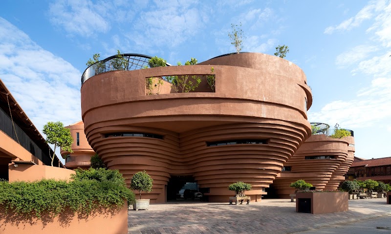 Bat Trang Pottery Museum / Hanoi