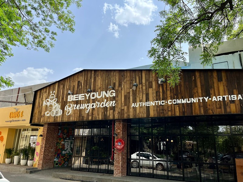 BeeYoung Brewgarden / Malviya Nagar