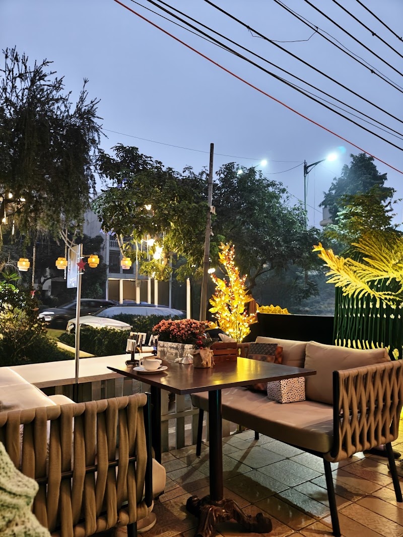 Bench Deli / Surajmal Vihar