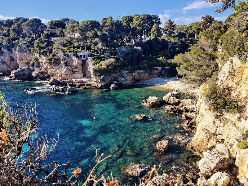 Billionaire’s Bay / Antibes Place mentioned in saved reels