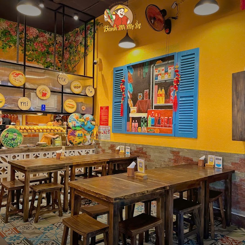 Bánh Mì Mẹ Ỉn / HCMC