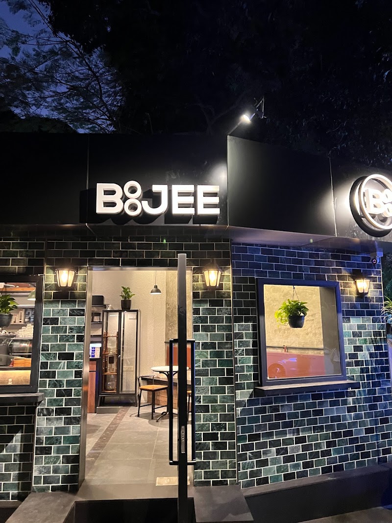 Boogee Cafe / Bandra