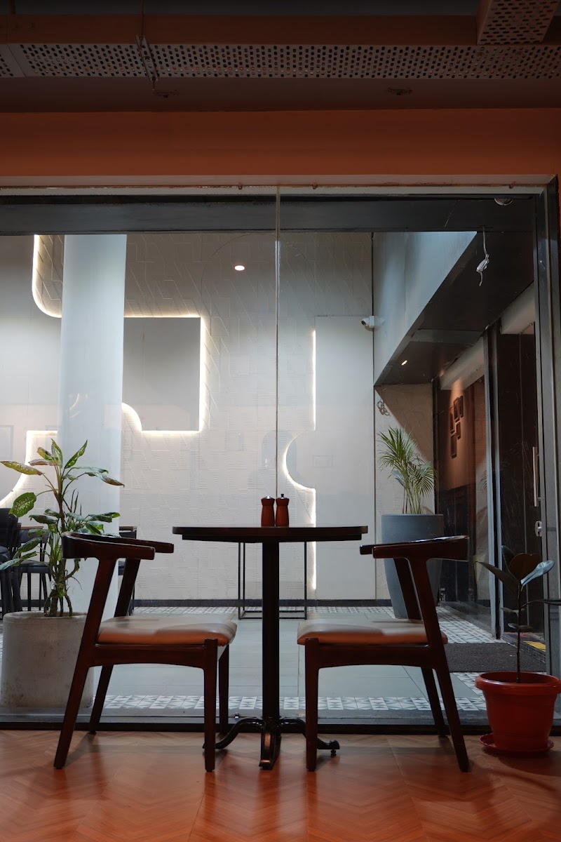 Cafe Maangi / C.G Road