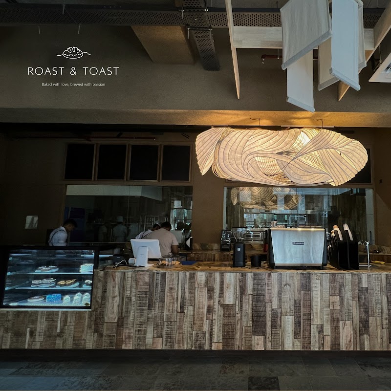 Cafe Roast & Toast / Gandhinagar