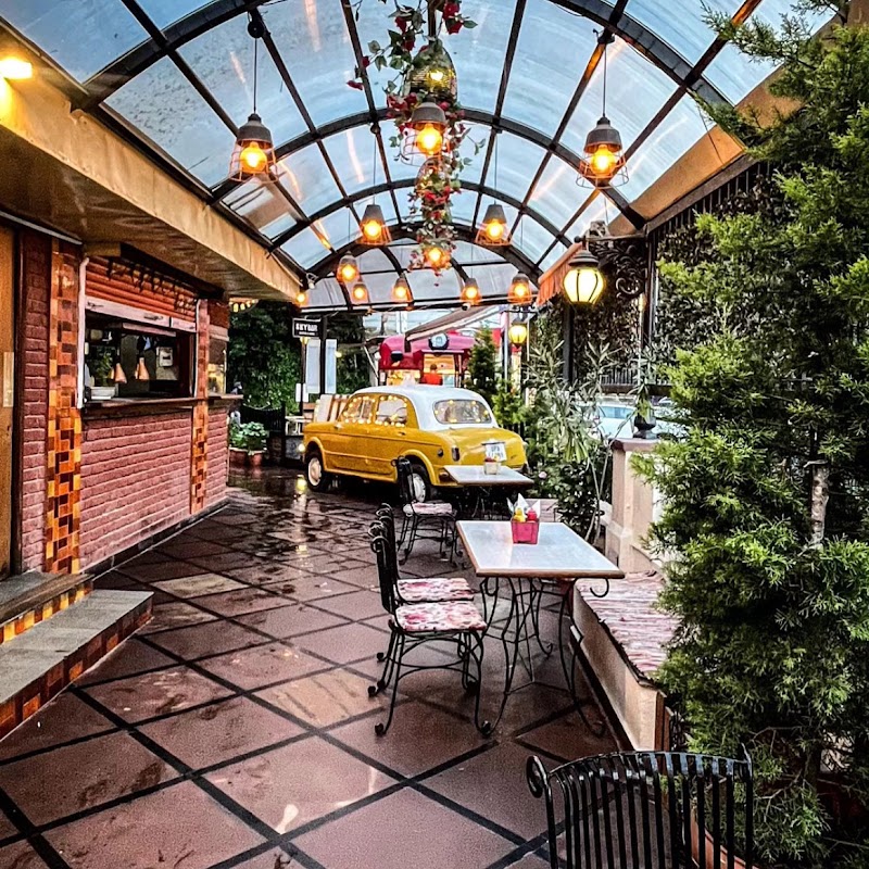 Cafe Shimla Times / Shimla