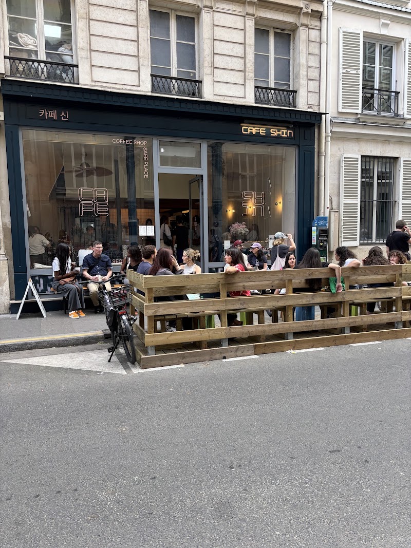 Cafe shin / Paris Place mentioned in saved reels