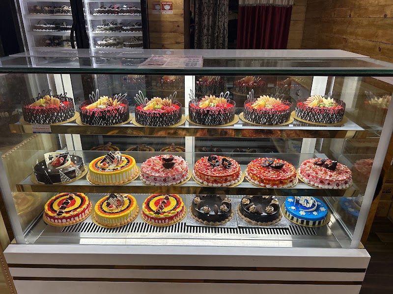 Cakes By Dessert Factory / Hyderabad Place mentioned in saved reels