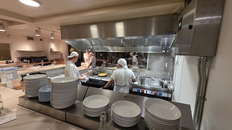 Cento Pasta Bar / Los Angeles Place mentioned in saved reels