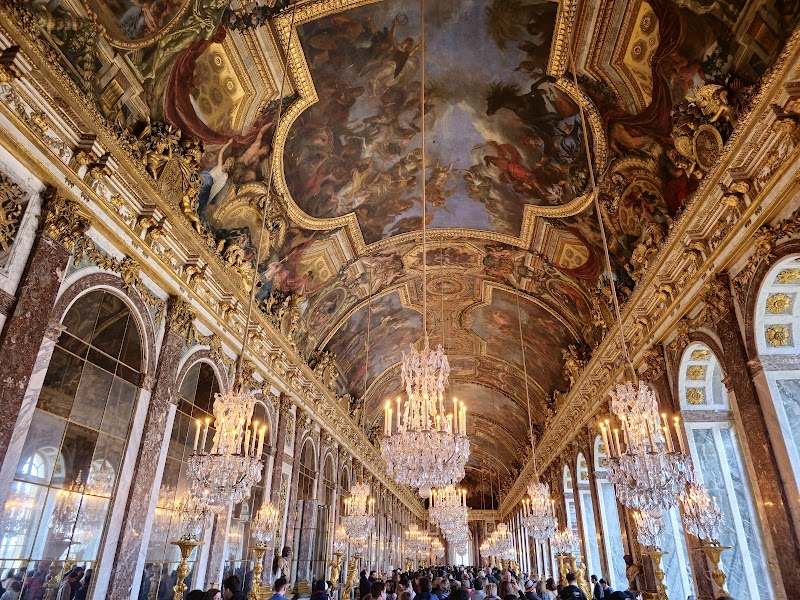 Chateau de Versailles / Versailles Place mentioned in saved reels