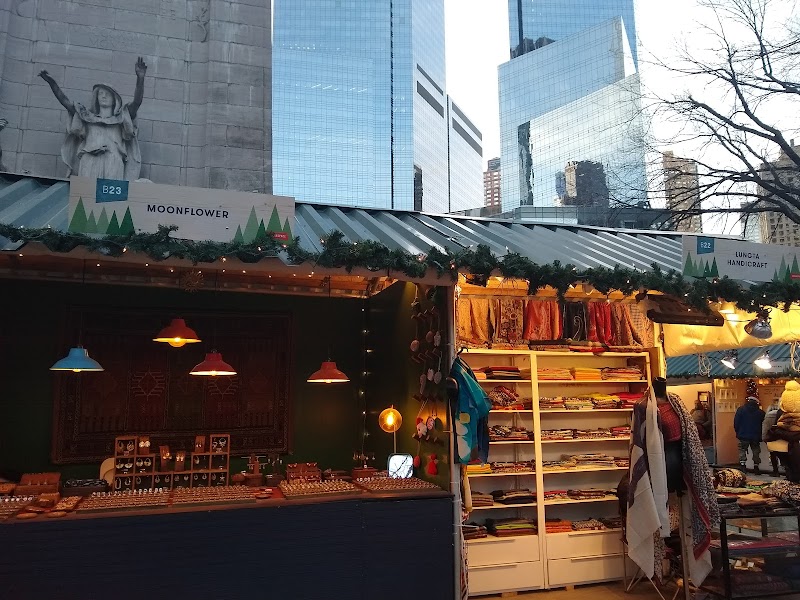 Columbus Circle Holiday Market / New York
