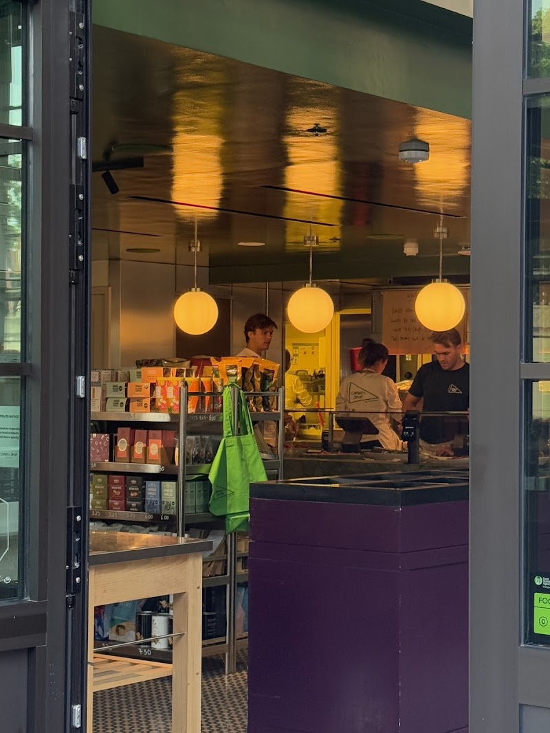 Corner Shop / Temple