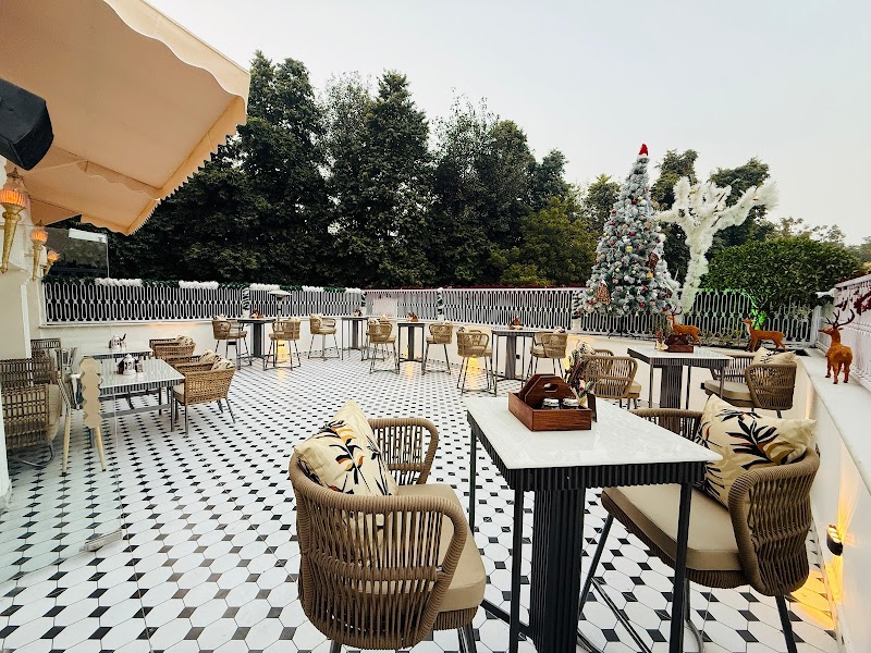 D-Dion / Qutub Hotel