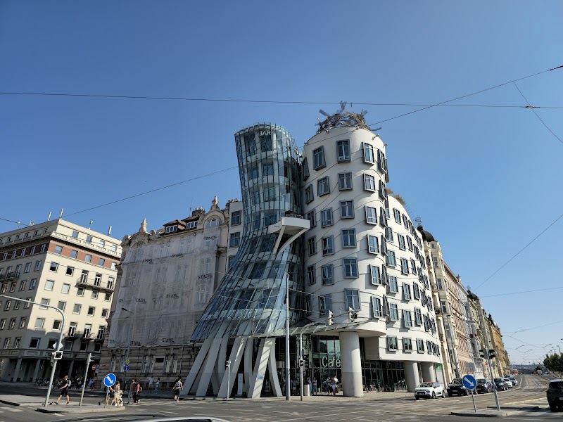 Dancing House / Prague