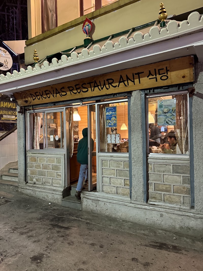 Dekevas Restaurant / Darjeeling