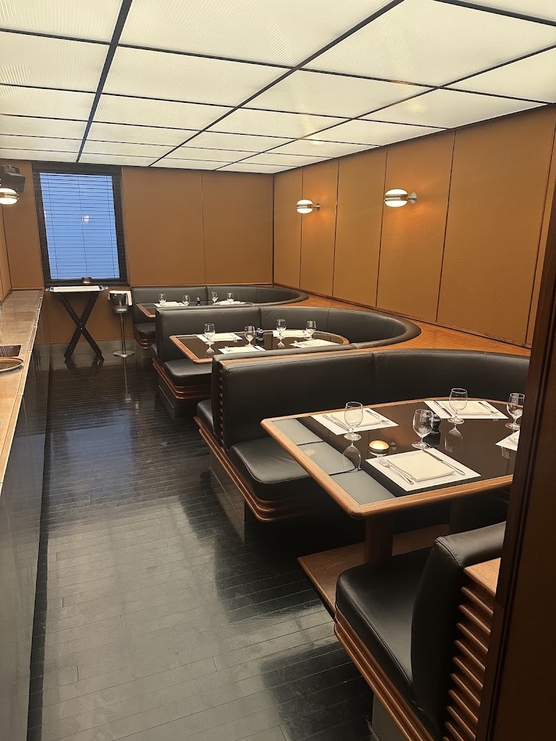 Dover St. Counter / London