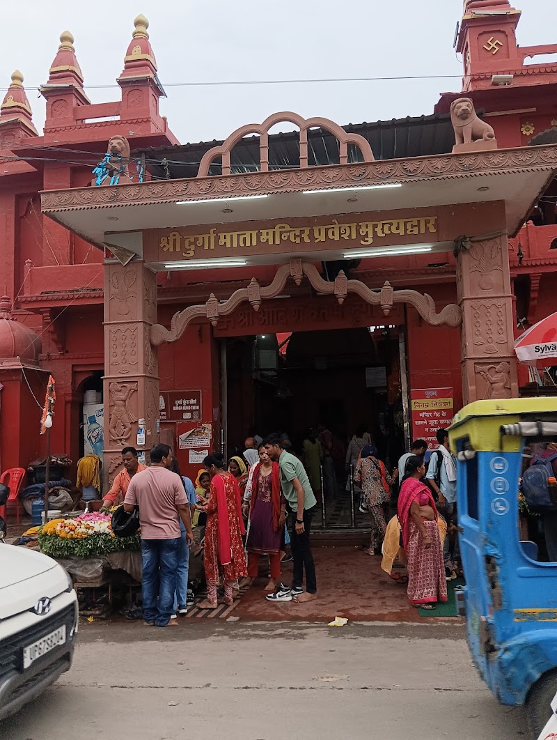 Durga Kund Mandir / Varanasi