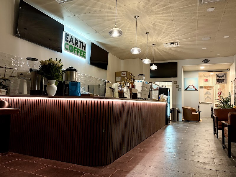 Earth Coffee Shop / Lake Gardens