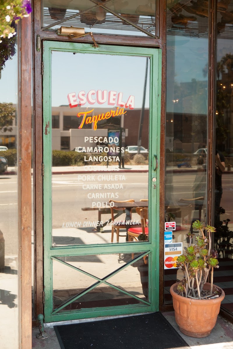 Escuela / Los Angeles Place mentioned in saved reels