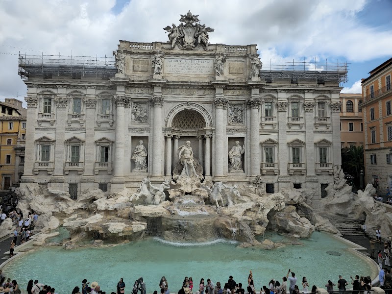 Fontana di Trevi / Rome Place mentioned in saved reels