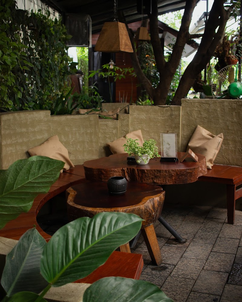 Fress Trees Garden & Cafe / Edappally