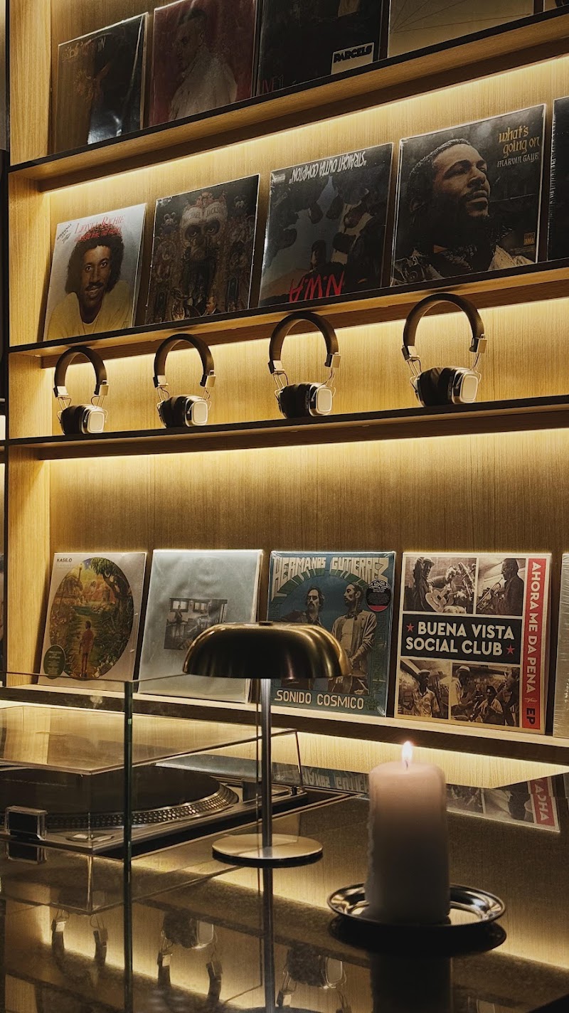 Gaston Wine Bar / Madrid