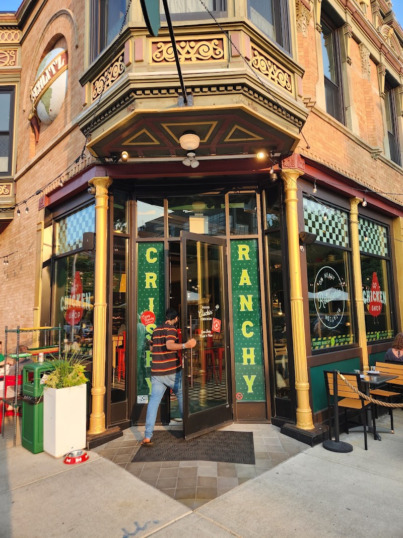 GG Chicken Shop / Chicago