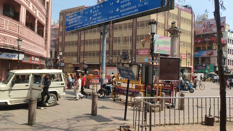 Godowlia Street Market / Varanasi