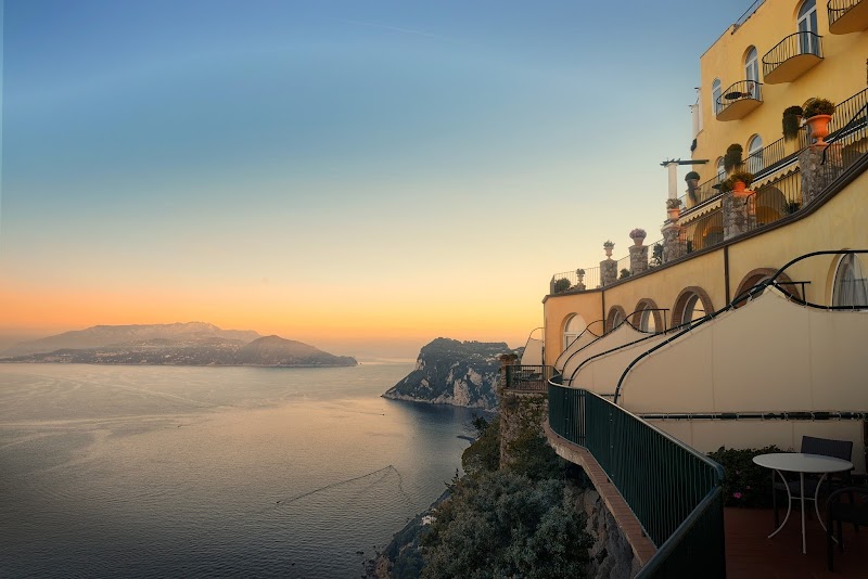 Grand Hotel Cesare Augusto / Capri Place mentioned in saved reels