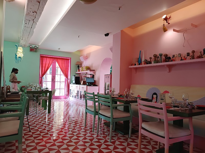 Guppy by Ai / Delhi NCR