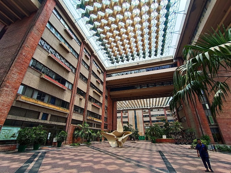 Habitat Centre Lawns / Delhi