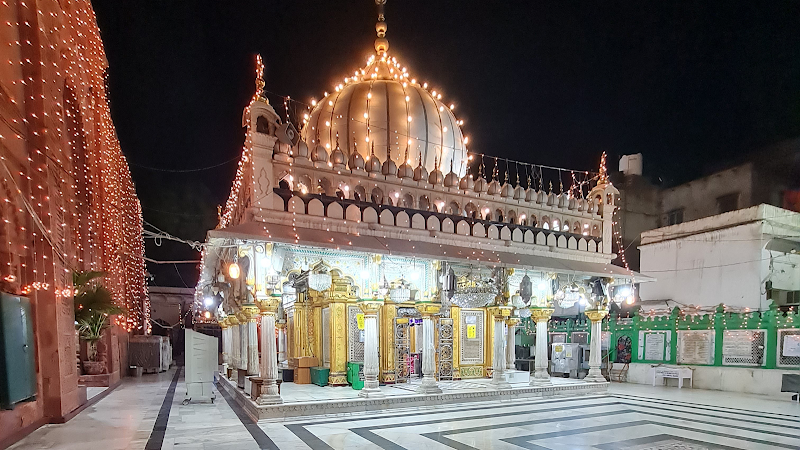 Hazrat Nizamuddin Dargah Place mentioned in saved reels