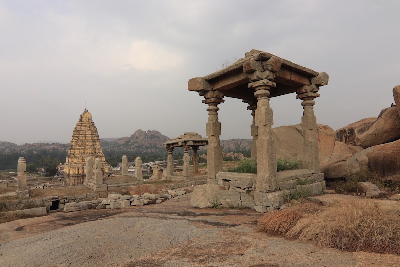 Hemakuta Hill / Hampi