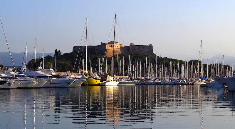 Histoire / Antibes Place mentioned in saved reels