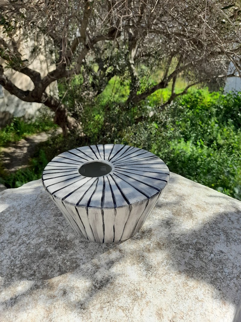 Home of Clay / Milos