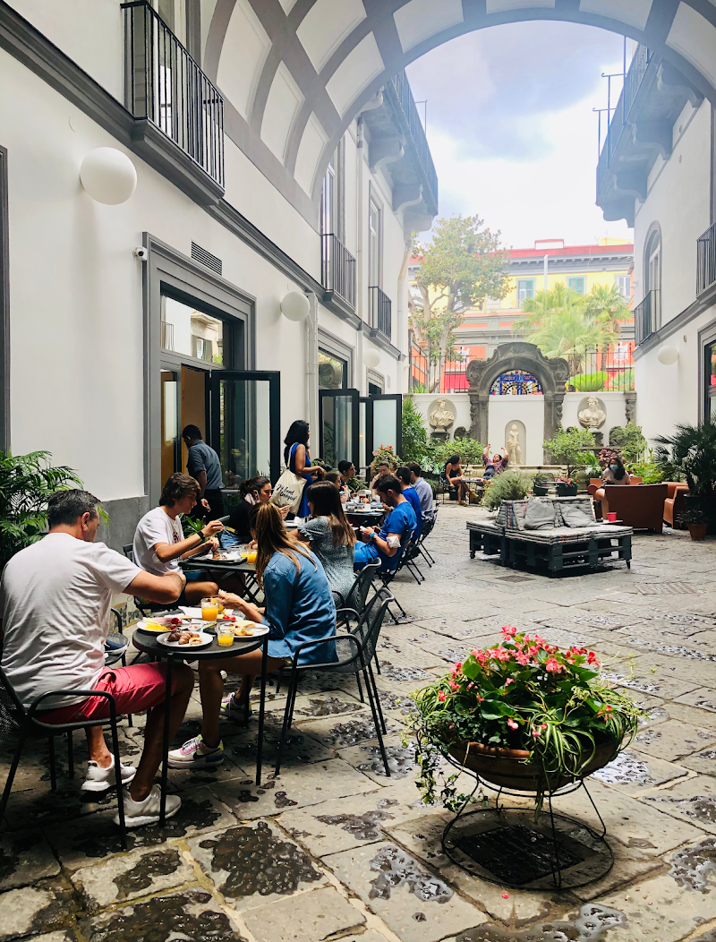 Hotel Piazza Bellini / Napoli