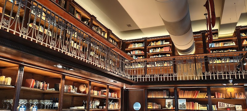 HUNDRED BURGERS / Valencia Place mentioned in saved reels