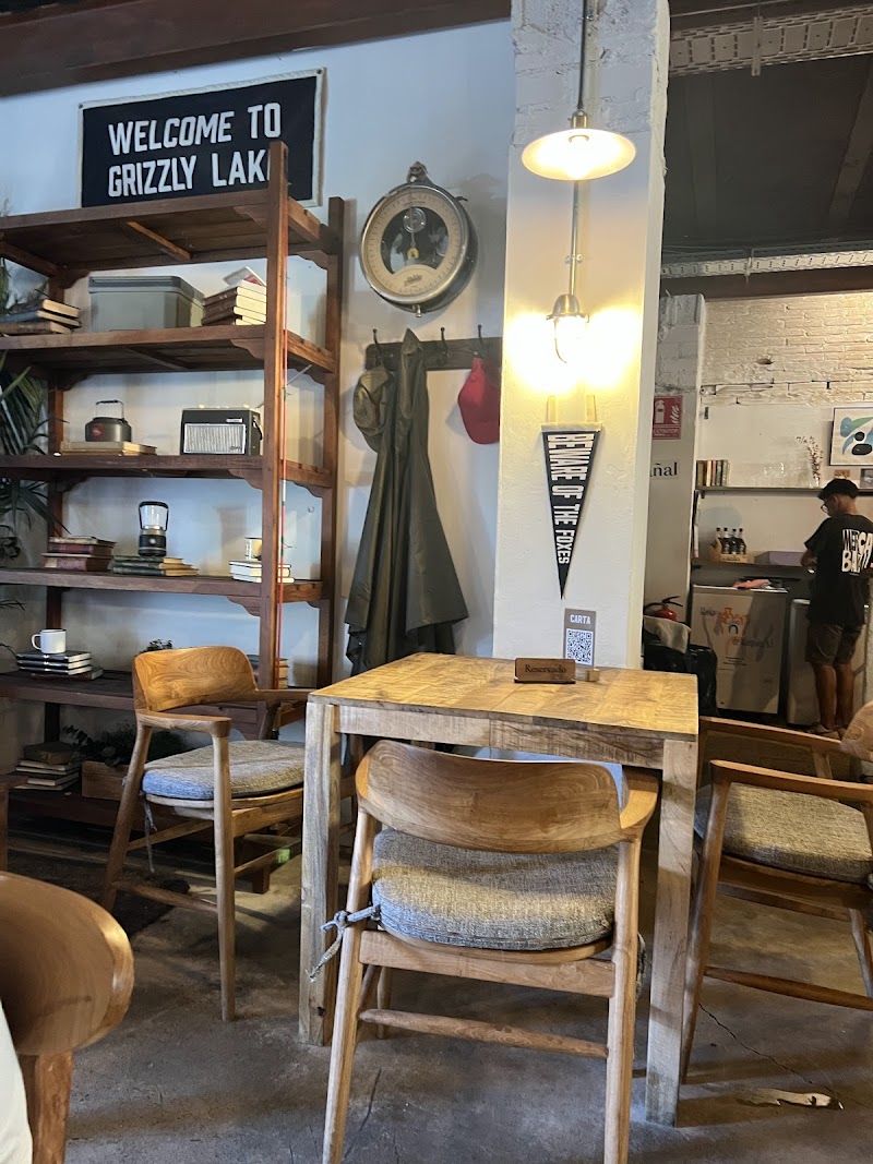 Hundred / Mercabanyal