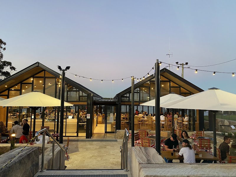 Husky Pub / Huskisson