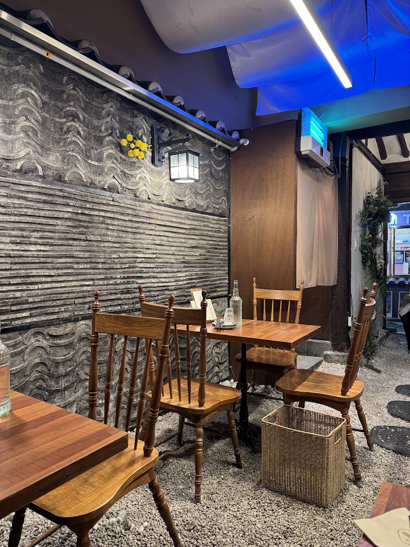Ikseon Chwihyang / Seoul Place mentioned in saved reels